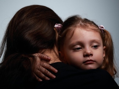 Zakupoholizm rodziców. „Sama sobie sukienki nie kupię, ale dziecku nie odmówię