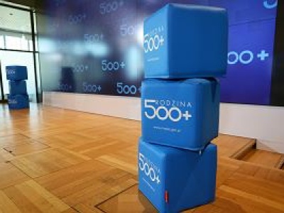 500+ dla każdego dorosłego Polaka? Ekonomiści policzyli, czy pomysł PiS ma ręce i nogi. Wnioski są jednoznaczne