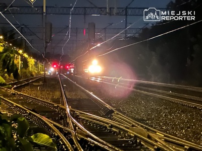 Awaryjne zamknięcie jednego z torów na dalekobieżnej linii średnicowej. Utrudnienia w kursowaniu pociągów