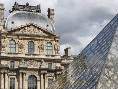 Najpierw ich okradli, teraz dzielą turystów. Luwr reaguje na głośny skok