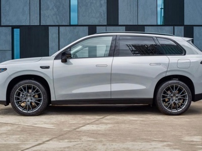 Po obniżce o 30 tys. zł ląduje na poziomie Skody Karoq z automatem. „Chińskie Porsche” ma 128 pozycji wyposażenia z dopiskiem „S”