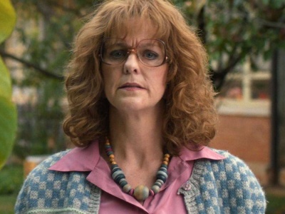 W Stranger Things gra nauczycielka twórców z liceum. Uroczy gest