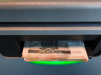 Każdy sklep jak bankomat i koniec pomyłek w przelewach. UE szykuje dużą reformę płatności