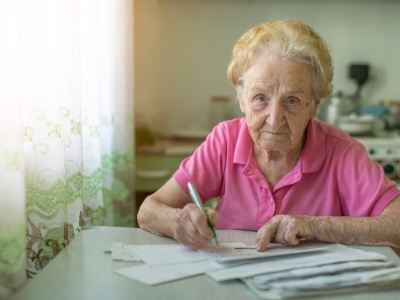 Seniorzy nie znają tego świadczenia. Wystarczy 1 dokument, by wiele zyskać