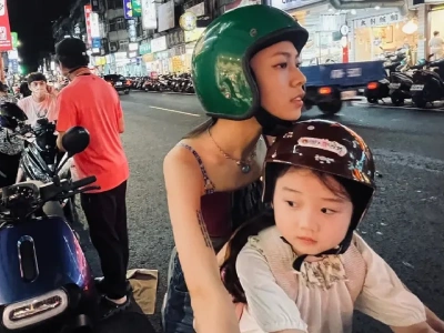 LEFT-HANDED GIRL. Matki i córki w Tajpej