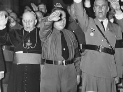 Między Bogiem a Hitlerem. Blisko tysiąc kapelanów wojskowych w służbie nazizmu