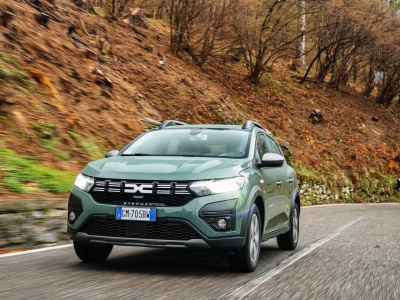 Nowa Dacia Sandero najchętniej kupowanym samochodem w Europie, LPG i benzyna rządzą. Październik 2025
