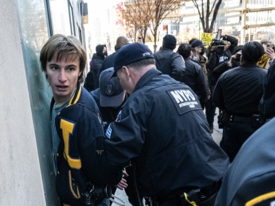 Napięcie w metropolii. Ludzie stworzyli żywą barykadę, fala aresztowań