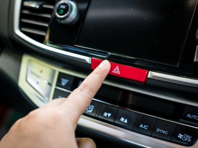 Kierowcy robią to odruchowo. Efekt? 300 złotych mniej w portfelu i 3 punkty karne