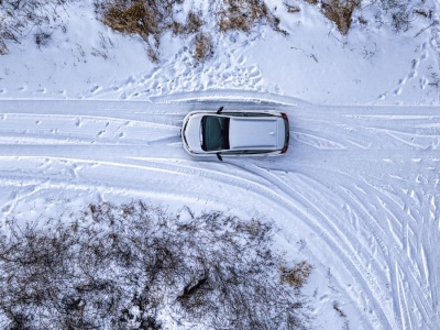 W tych przypadkach obowiązuje zakaz wyprzedzania. To wykroczenie kosztuje w Niemczech 250 euro