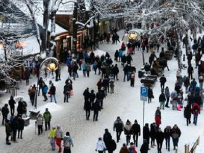 Tak kuszą Polaków przed świętami. Zarobki ponad 10 tys. zł na rękę