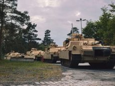 Nie są w NATO. Pomogą Ukrainie finansować amerykańską broń