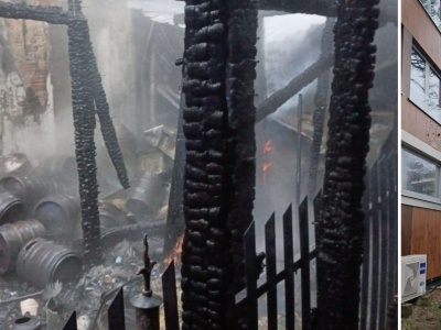 Pożar lokalu gastronomicznego w Juracie. Ogień zniszczył też elewację sąsiedniego budynku