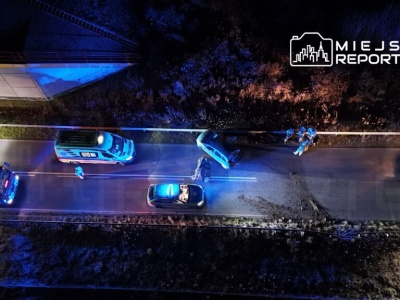 Śmiertelny wypadek na drodze technicznej wzdłuż S17. Nie żyje kierowca. Autem podróżowała jeszcze kobieta oraz dwoje dzieci