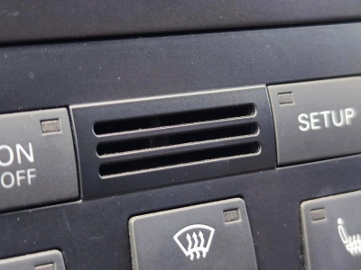 Tajemnicza kratka na desce rozdzielczej samochodu ma ważne przeznaczenie