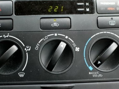 Jeden zły nawyk zimą może unieruchomić auto. Sprawdź, zanim będzie za późno