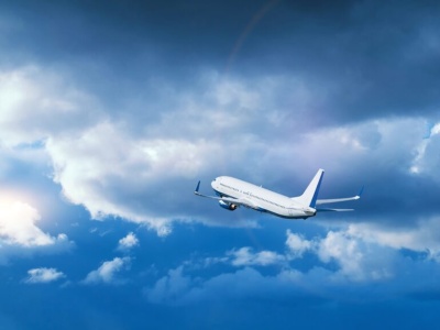 Jesienny budżet 2025 uderza w ceny biletów. Latanie będzie droższe