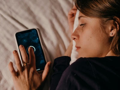 Siedzisz na X po nocach? Psycholodzy mają dla Ciebie złą wiadomość