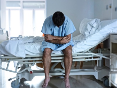 Atakuje nawet przed 40. Lekarz ostrzega: są przekonani, że dotyczy tylko starszych