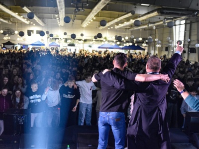 Blisko 2 tys. kandydatów do sakramentu bierzmowania  wzięło udział w Spotkaniu „Rozpaleni”