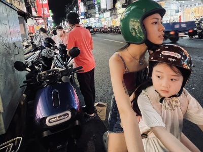 Left-handed girl. To była ręka... Diabła (2025) - recenzja filmu . Nocne życie rodzinne