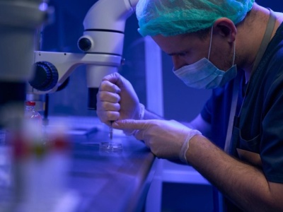 Nawet dwoje dzieci z in vitro w każdej klasie. Niemcy pokazali dane