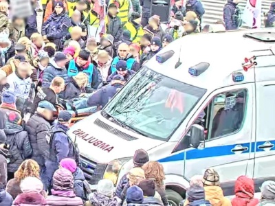 Zasłabł podczas manifestacji przy Belwederskiej. Gapie utrudniali akcje ratunkową