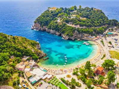 Słoneczne Korfu na wyciągnięcie ręki 🏝️ Loty i hotel blisko plaży za 999 PLN