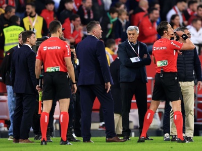 Skandal w derbowym starciu w Hiszpanii. Przerwali mecz