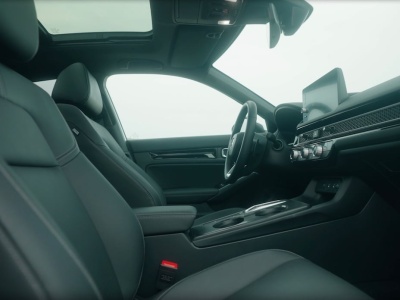 Obniżyli cenę, żebyś zapomniał o Toyocie Corolli. Za 500 zł więcej dostajesz o ponad 100 litrów pojemniejsze auto z takim samym spalaniem 4,7 l