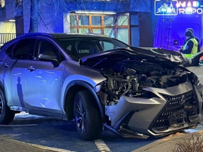 Kierowca lexusa chciał wypuścić pasażerkę. Wtedy doszło do koszmarnej pomyłki