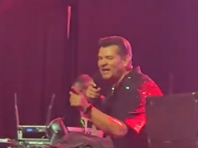 Co za wpadka na koncercie Zenka Martyniuka. Muzyk dostał tym w twarz