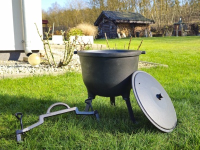 Kociołek żeliwny, przygotuj pyszne danie w swoim ogrodzie