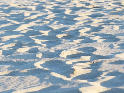 Przełomowe odkrycie w badaniu materiałów ziarnistych. Piasek zachowuje się inaczej niż sądziliśmy przez dekady