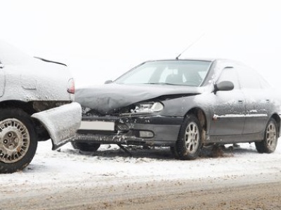 Ponad 400 wypadków po ataku zimy w Illinois
