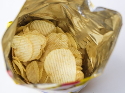 Chipsy? Powinieneś się cieszyć, że część opakowania jest „pusta”