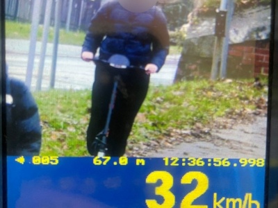 Na hulajnodze – zagrażali sobie i innym uczestnikom ruchu drogowego