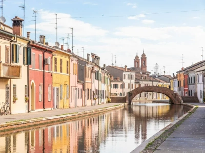 „Mała Wenecja” zachwyci turystów. Też znajduje się we Włoszech
