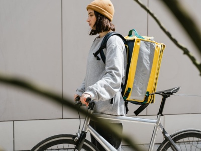 Uważaj na dostawcę jedzenia, który puka do twych drzwi. Może transmitować to w sieci