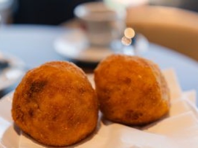 W Polsce hitem są wytrawne kulki. Na Sycylii robią na słodko z okazji dnia Świętej Łucji