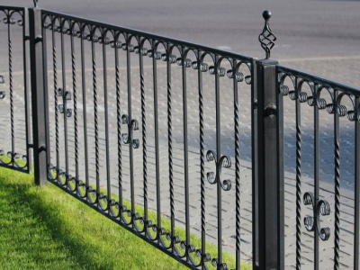 Zakaz takich płotów na posesji. Od 2026 r. nowe zasady