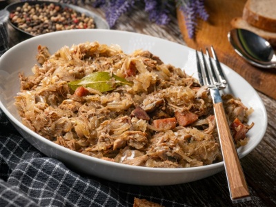 Jak długo gotować bigos? Jeden dzień nie wystarczy. Tylko tak wydobędziesz z tej potrawy idealny smak