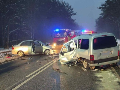 Tragiczny wypadek na DK 74. Nie żyje mężczyzna. Droga jest zablokowana