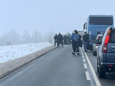 Pseudokibice z Grudziądza zaatakowali autokar. Policja ujawniła szokujący wiek jednego z nich