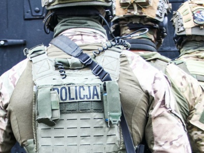 Zorganizowana grupa przestępcza rozbita. Wśród oskarżonych były policjant