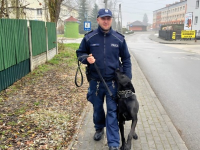 Dąbrowska policja z czworonożnym funkcjonariuszem…