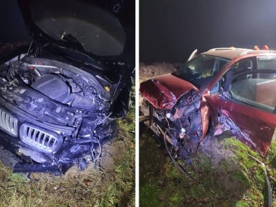 Zderzenie trzech aut na drodze powiatowej koło Ryk. Trasa jest całkowicie zablokowana