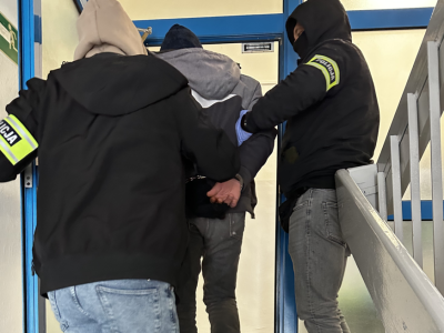 Zaatakowali obcokrajowców i grozili im śmiercią. Trafili do aresztu