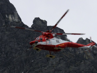 Niebezpieczna zabawa w górach. Lód może się załamać. Apel przewodnika
