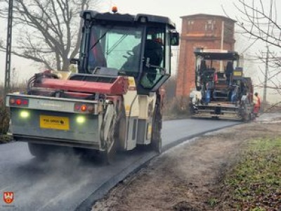 Nowa nawierzchnia w Chlebnie. Trwa modernizacja drogi 1207P